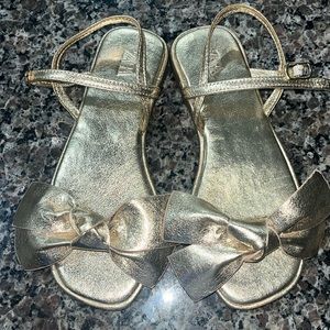 ZARA KIDS/ BOW SANDALS
GOLD